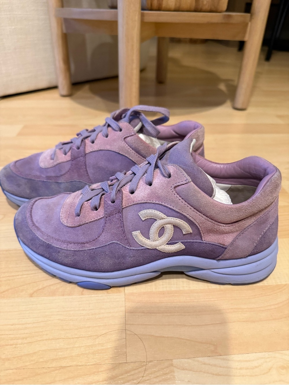 CHANEL Lavender Suede Low-Top Sneakers calf skin inner . 2019 Karl Lagerfeld